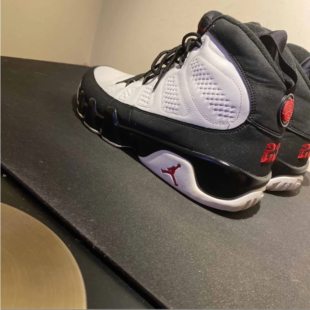 Jordan Retro 9 Space Jam OG_4